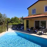 Beautiful I With Pool In Porec Near The Aquapark * Mugeba