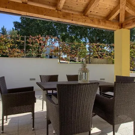 Villa Beautiful I With Pool In Porec Near The Aquapark Mugeba