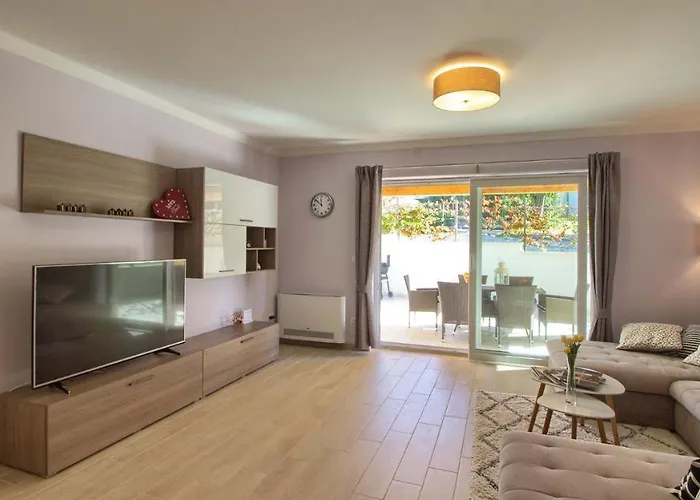 Beautiful I With Pool In Porec Near The Aquapark Mugeba